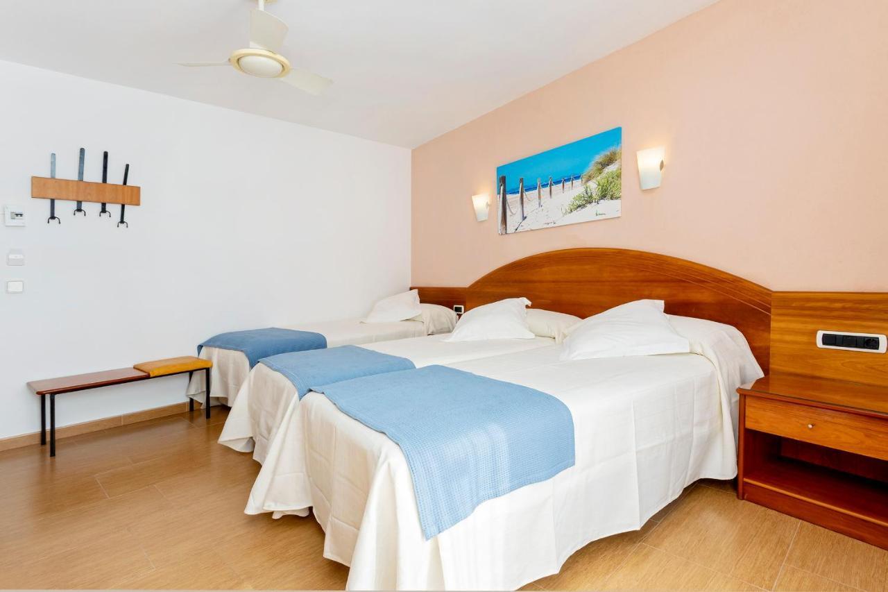 Hostal Manolita Sant Antoni de Portmany Dış mekan fotoğraf