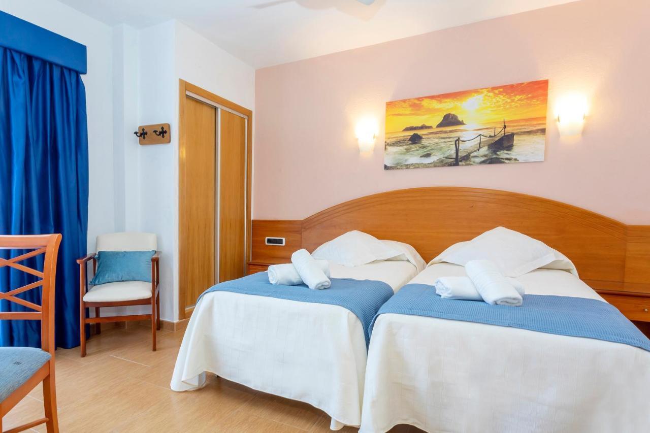 Hostal Manolita Sant Antoni de Portmany Dış mekan fotoğraf
