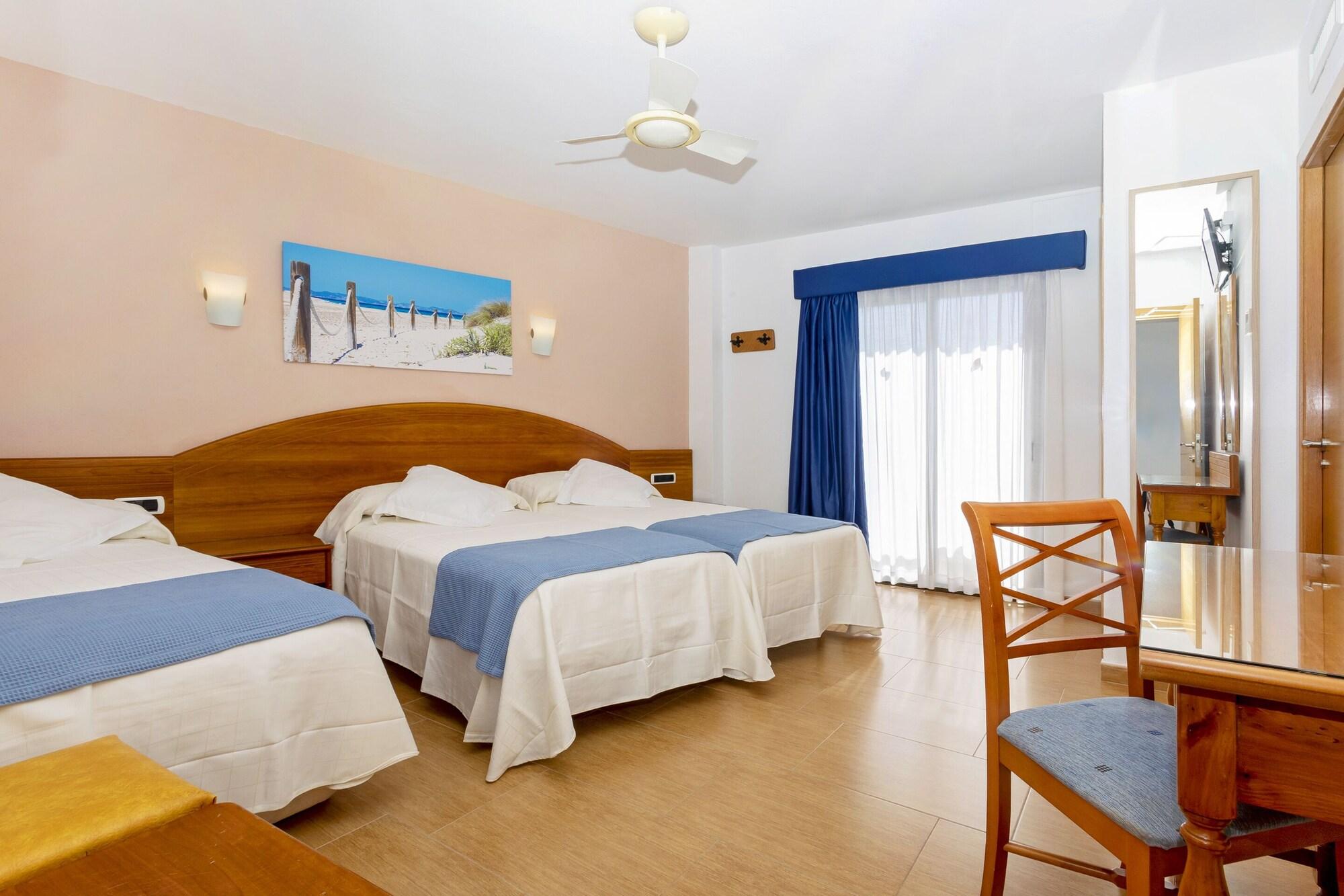 Hostal Manolita Sant Antoni de Portmany Dış mekan fotoğraf