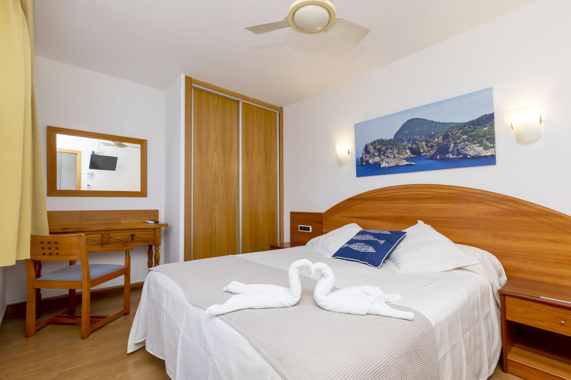 Hostal Manolita Sant Antoni de Portmany Dış mekan fotoğraf