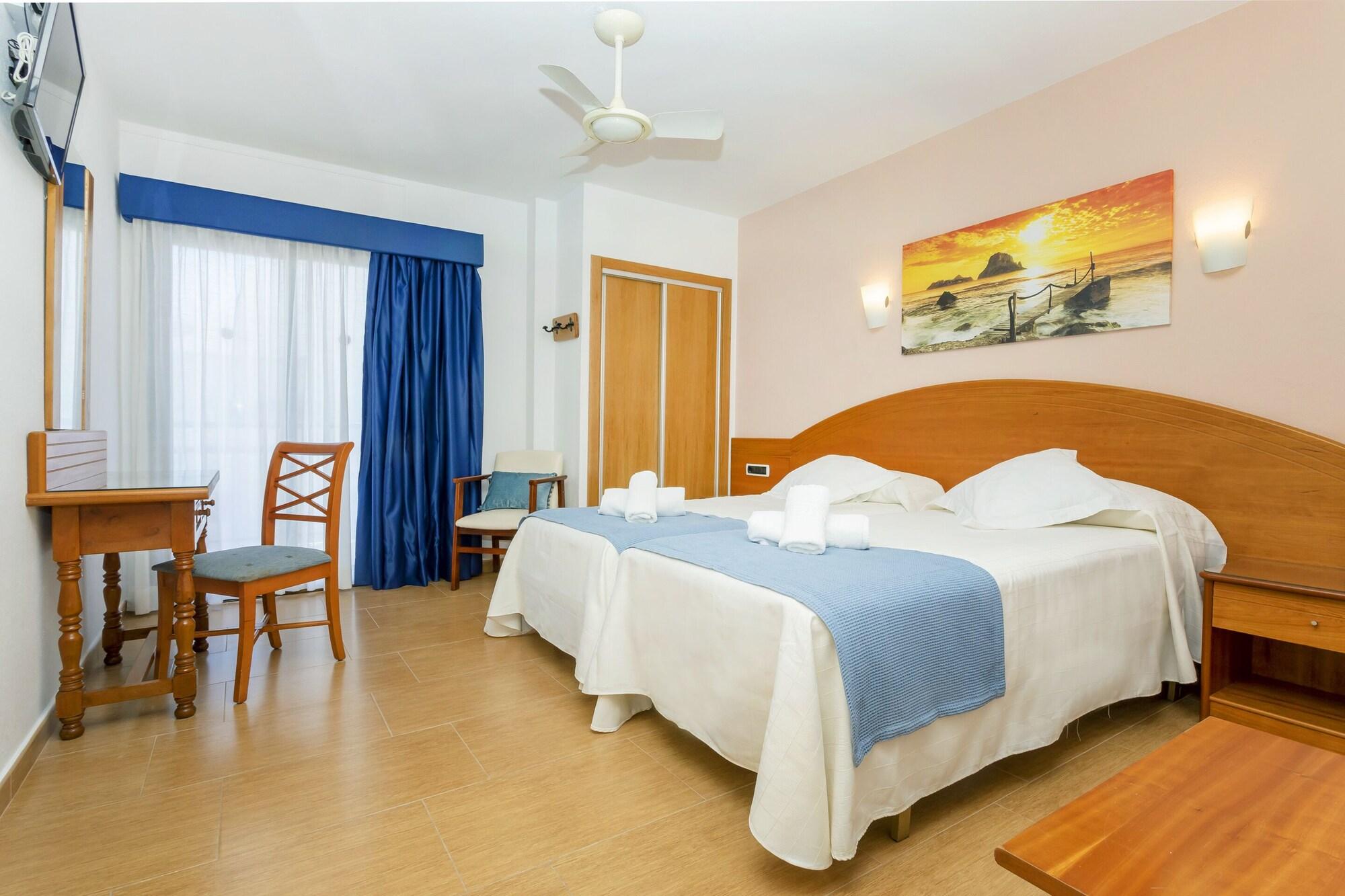 Hostal Manolita Sant Antoni de Portmany Dış mekan fotoğraf