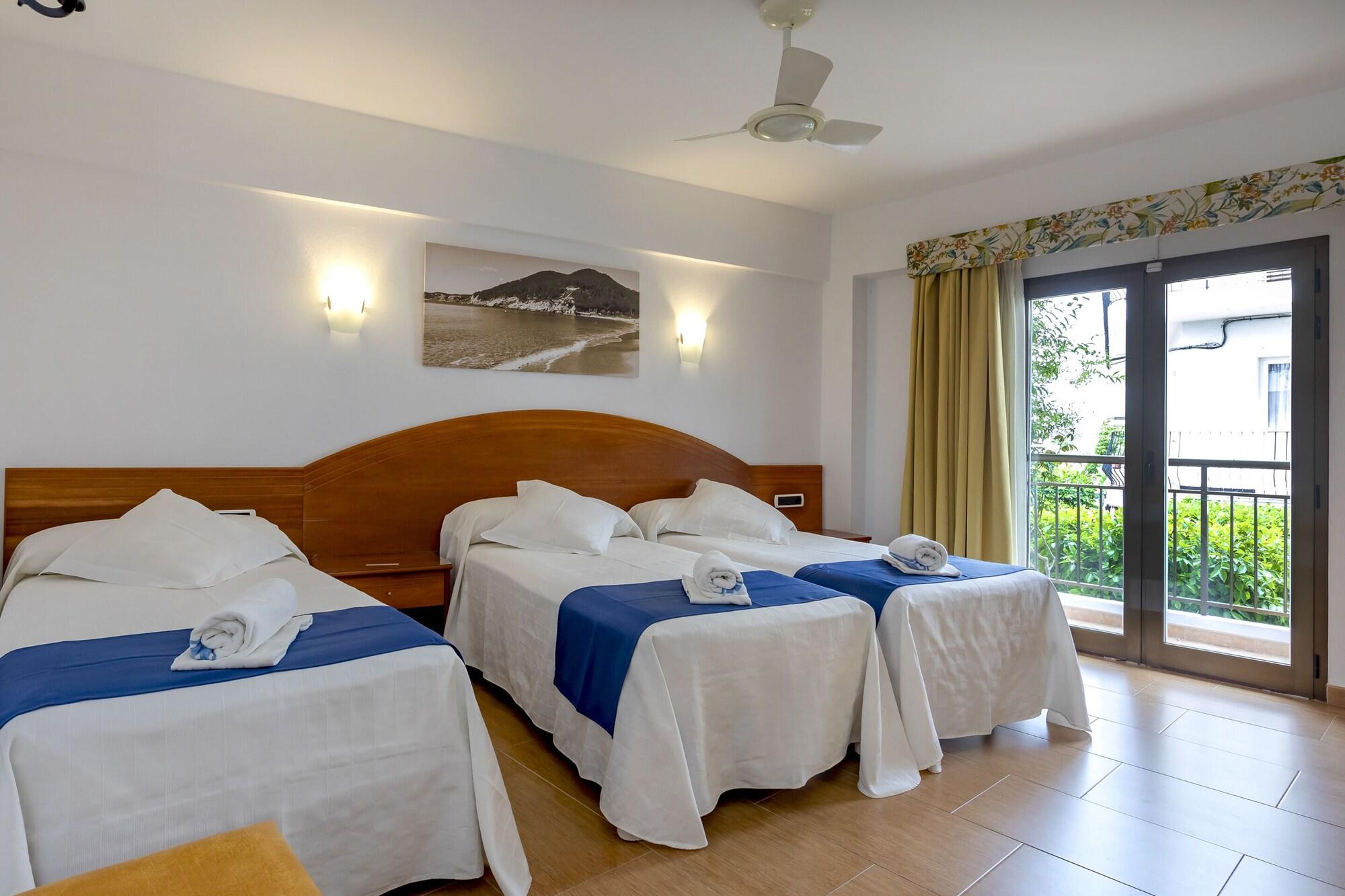 Hostal Manolita Sant Antoni de Portmany Dış mekan fotoğraf