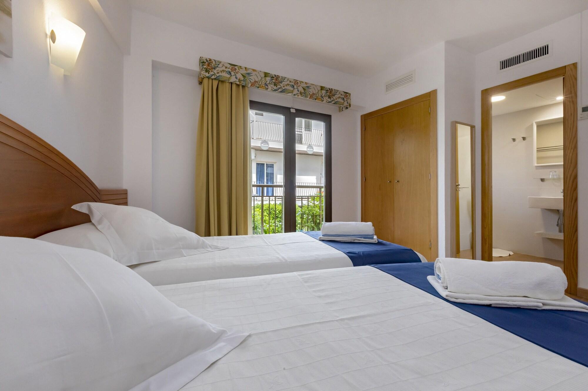 Hostal Manolita Sant Antoni de Portmany Dış mekan fotoğraf