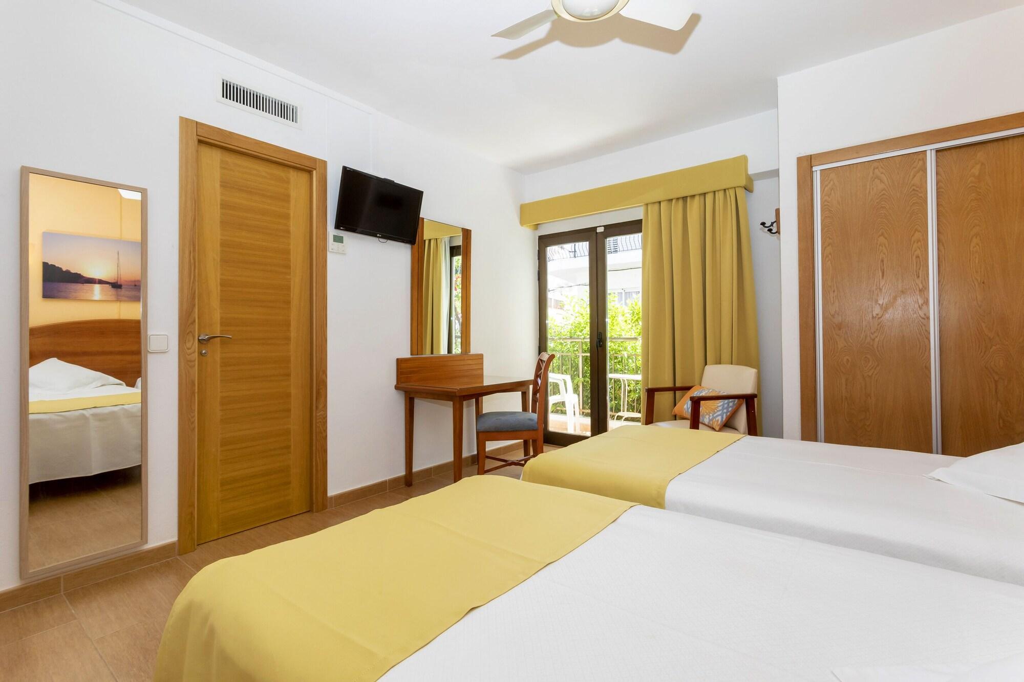 Hostal Manolita Sant Antoni de Portmany Dış mekan fotoğraf