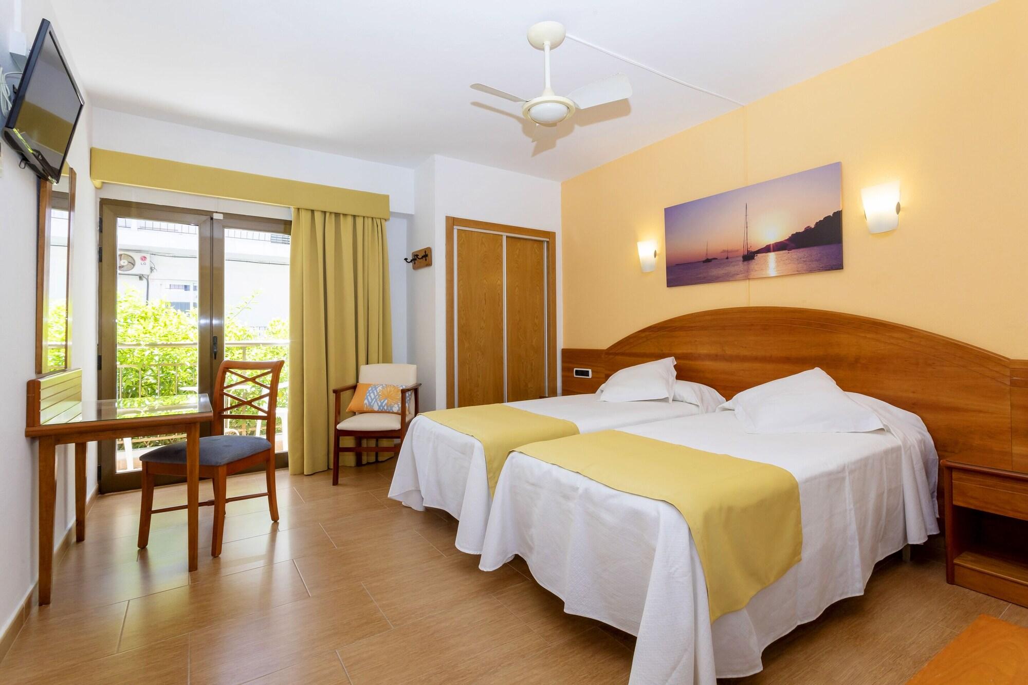 Hostal Manolita Sant Antoni de Portmany Dış mekan fotoğraf