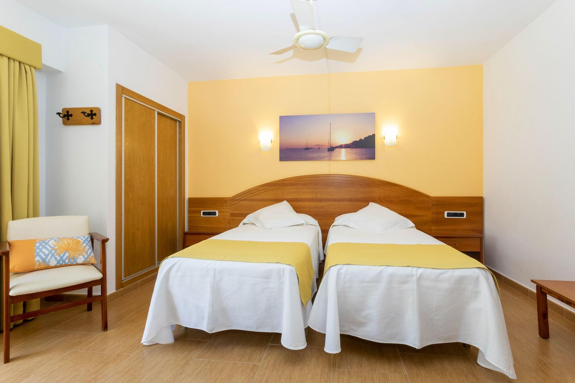 Hostal Manolita Sant Antoni de Portmany Dış mekan fotoğraf