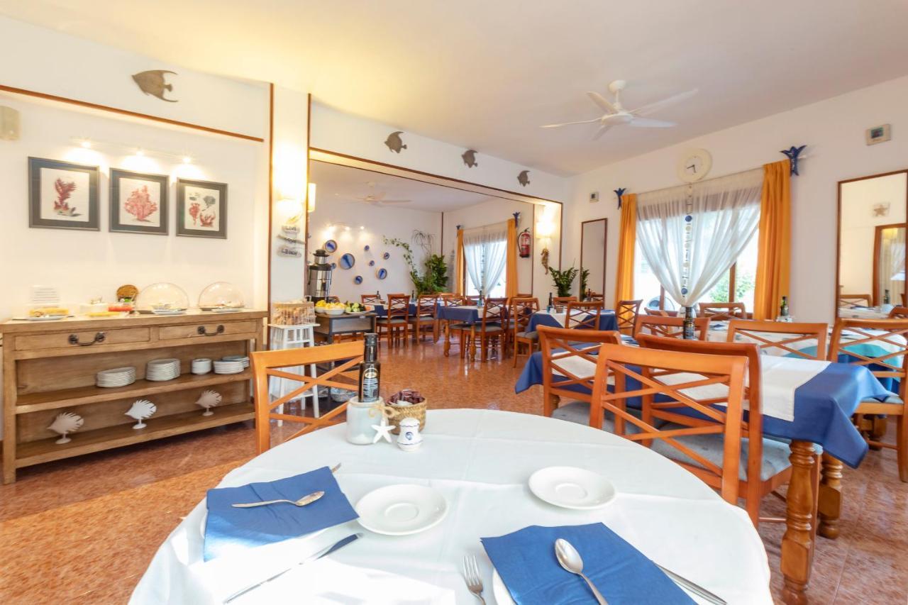 Hostal Manolita Sant Antoni de Portmany Dış mekan fotoğraf