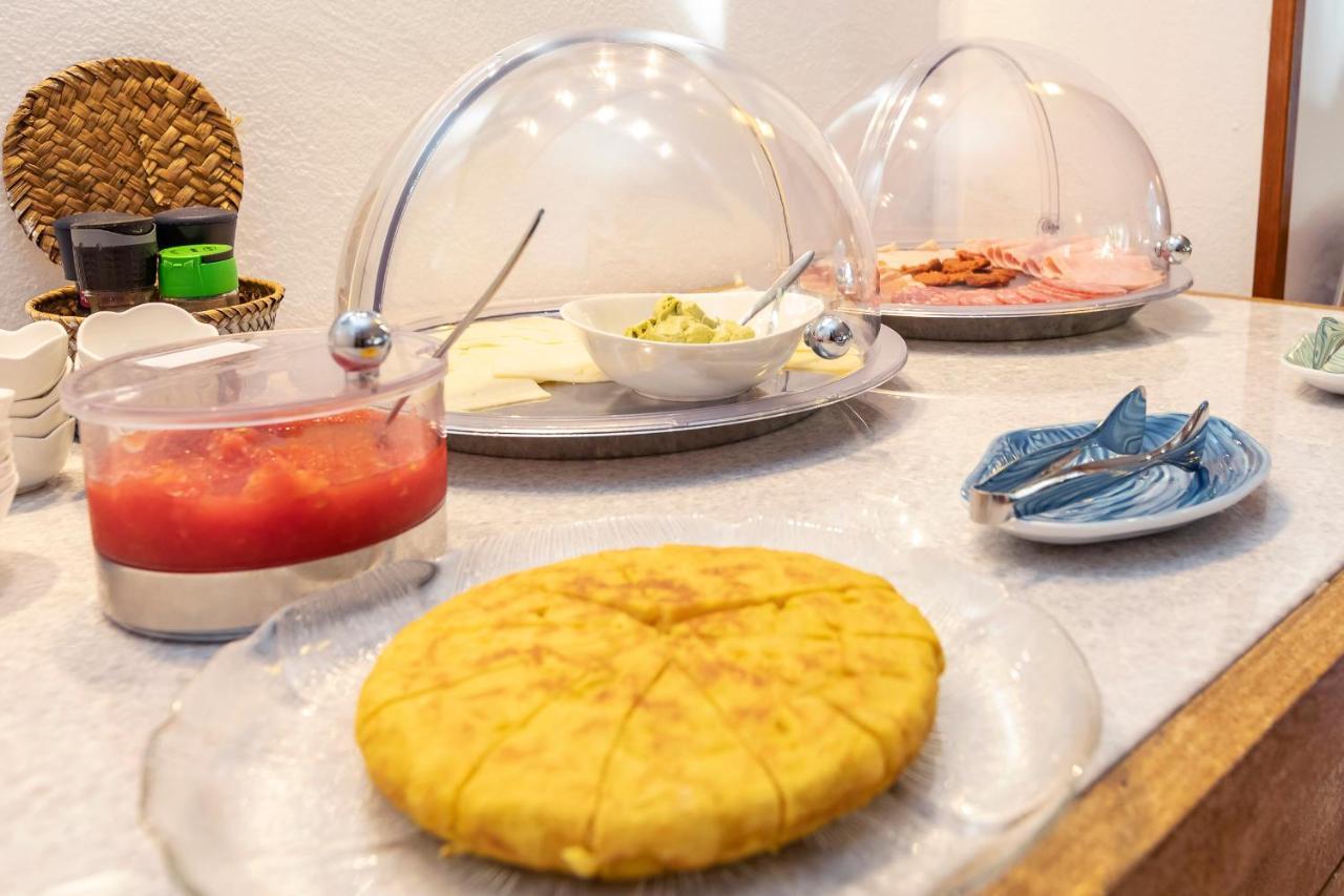 Hostal Manolita Sant Antoni de Portmany Dış mekan fotoğraf