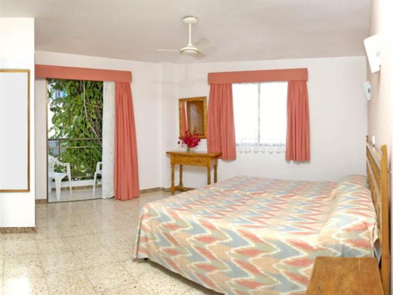 Hostal Manolita Sant Antoni de Portmany Dış mekan fotoğraf