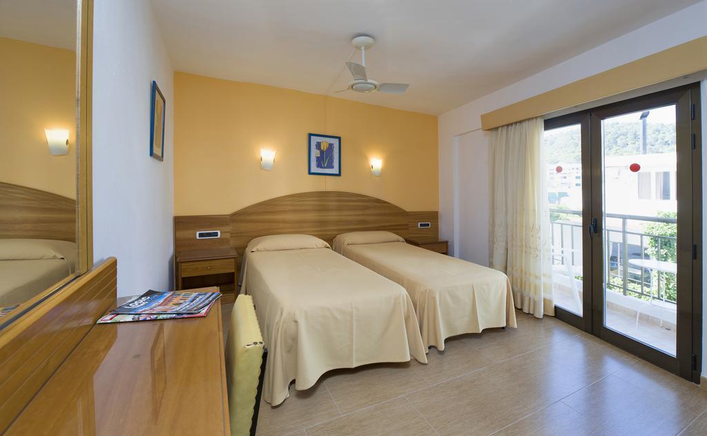 Hostal Manolita Sant Antoni de Portmany Dış mekan fotoğraf